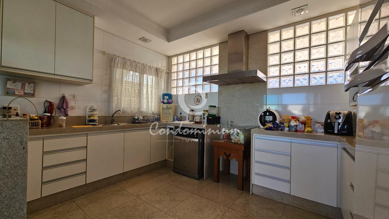 Casa de Condomínio com 4 quartos à venda, 459m² — foto 18 de 37