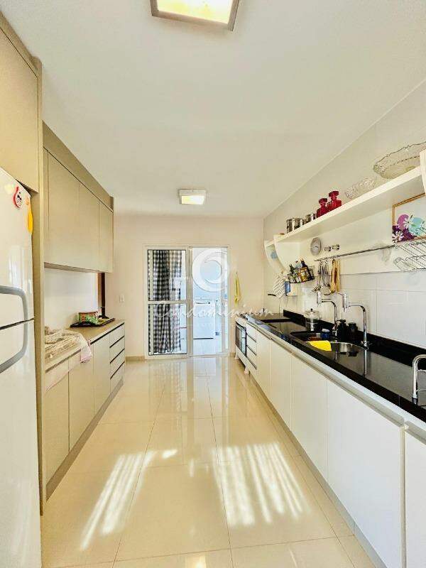 Casa de Condomínio com 3 quartos à venda, 182m² — foto 19 de 33