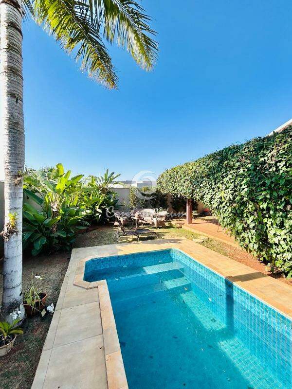 Casa de Condomínio com 3 quartos à venda, 182m² — foto 2 de 33