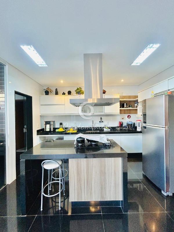 Casa de Condomínio com 3 quartos à venda, 217m² — foto 7 de 19