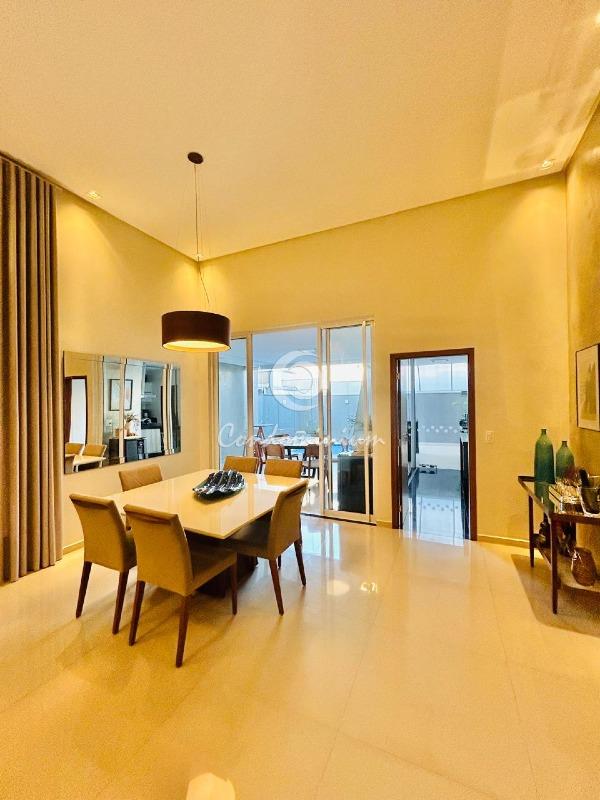 Casa de Condomínio com 3 quartos à venda, 217m² — foto 2 de 19