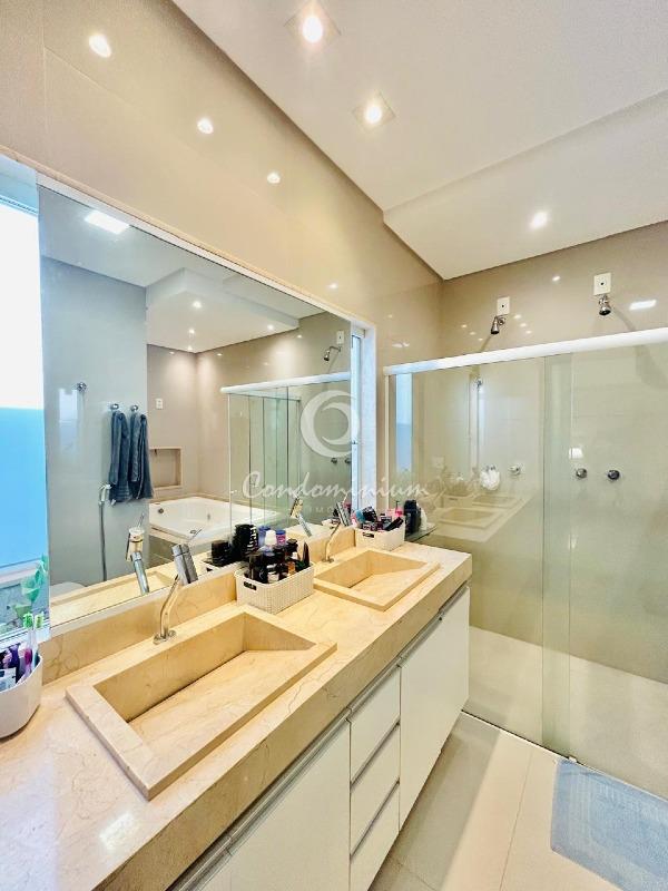 Casa de Condomínio com 3 quartos à venda, 217m² — foto 14 de 19