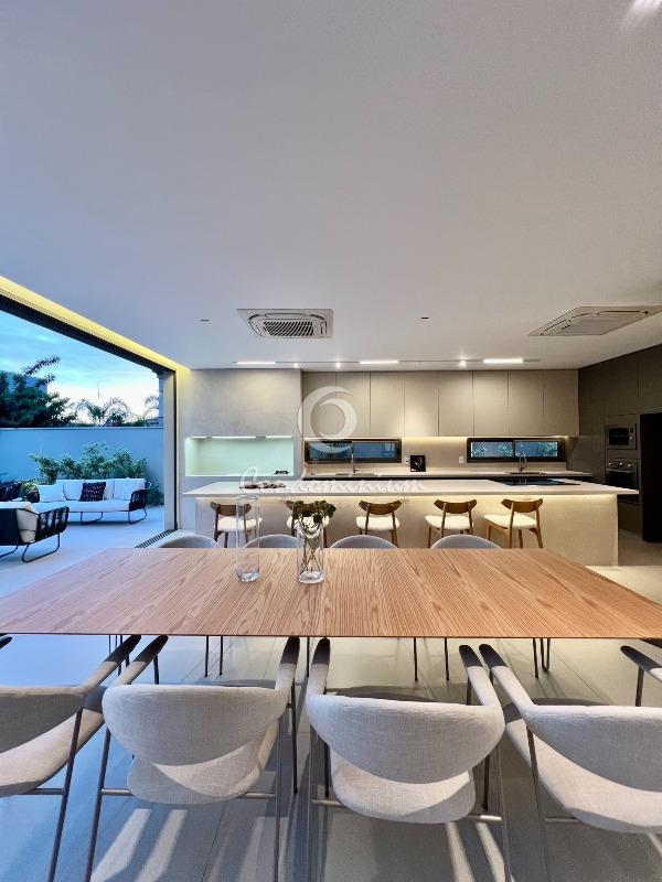 Casa de Condomínio com 4 quartos à venda, 400m² — foto 14 de 55