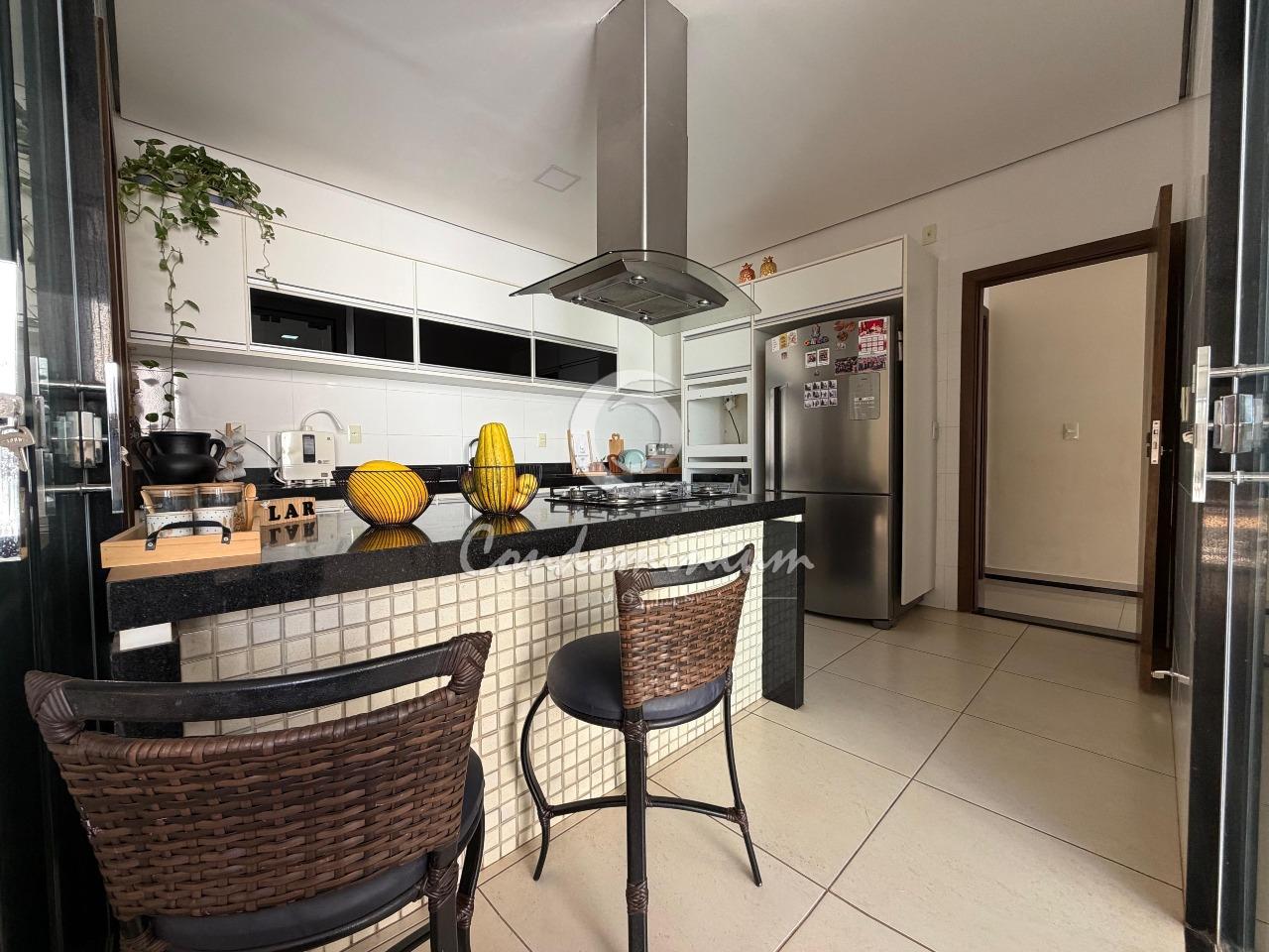 Casa de Condomínio com 4 quartos à venda, 280m² — foto 9 de 43