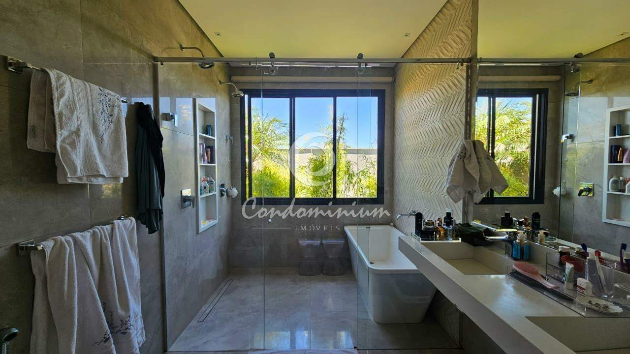 Casa de Condomínio com 4 quartos à venda, 340m² — foto 16 de 41