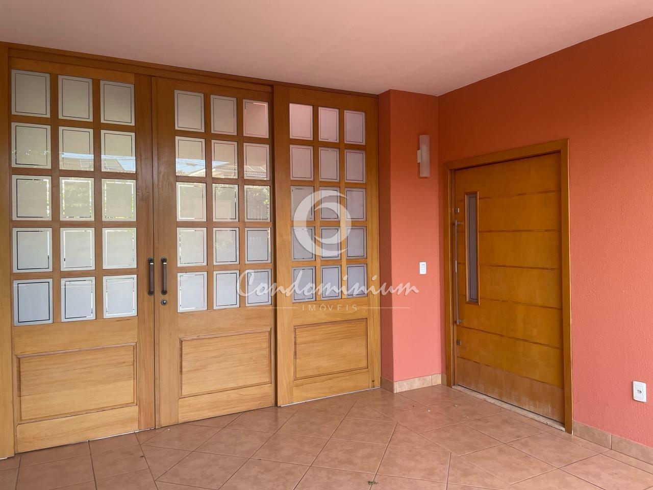 Casa com 3 quartos à venda, 251m² — foto 2 de 8