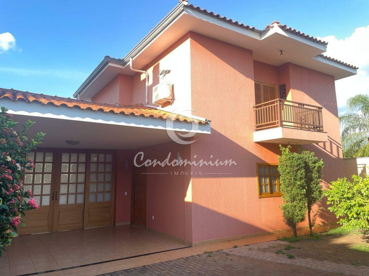 Casa com 3 quartos à venda, 251m² — foto 1 de 8
