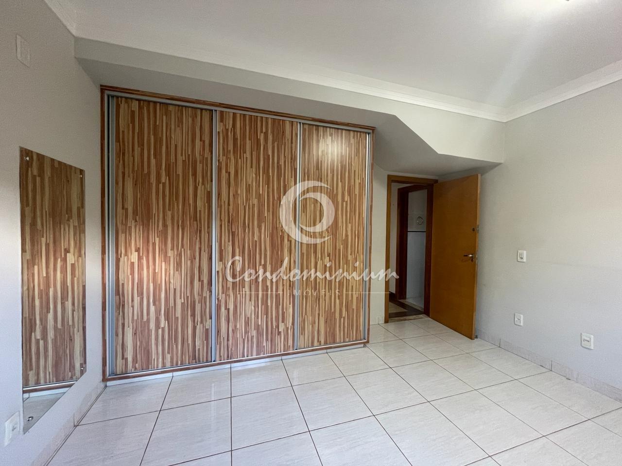 Casa com 3 quartos à venda, 251m² — foto 4 de 8