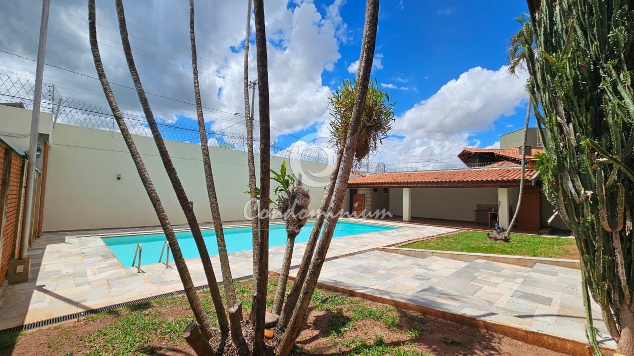 Casa com 3 quartos à venda, 618m² — foto 3 de 30