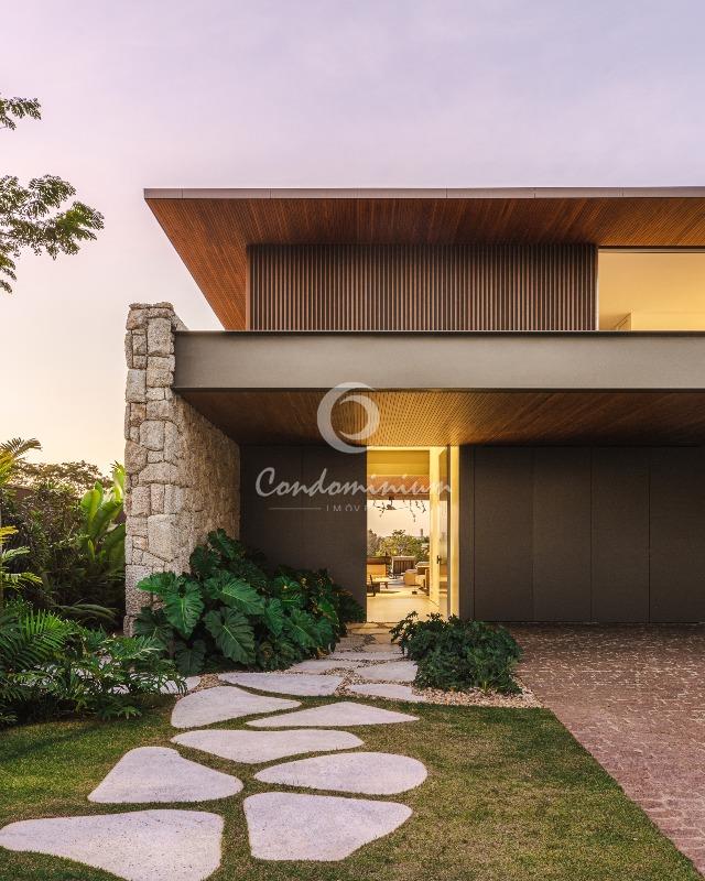 Casa de Condomínio com 3 quartos à venda, 550m² — foto 3 de 33