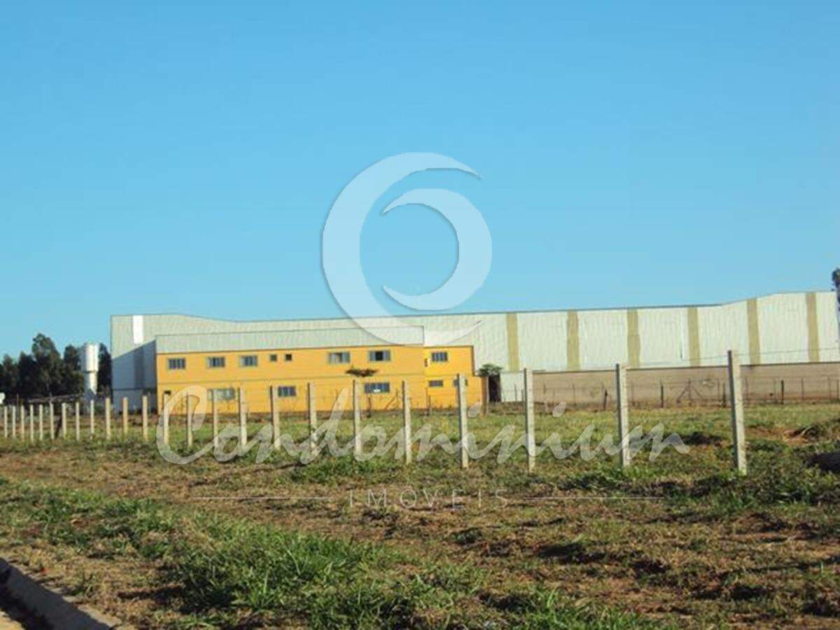 Galpão / Depósito / Armazém  à venda, 3300m² — foto 1 de 7
