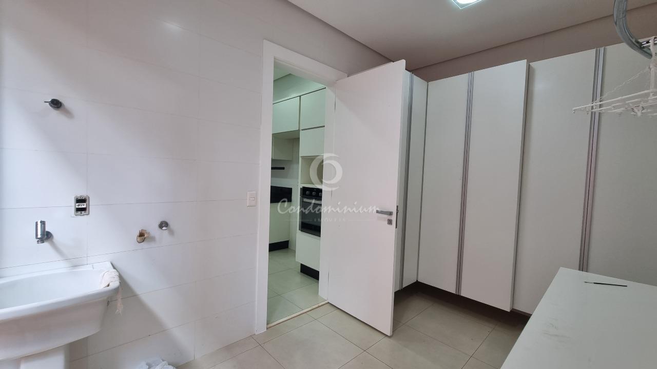 Casa de Condomínio com 4 quartos à venda, 400m² — foto 10 de 39