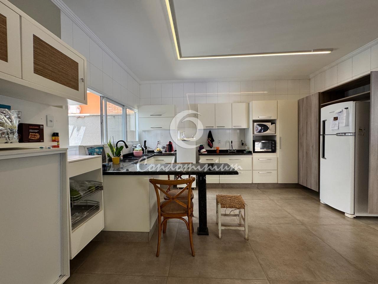Casa de Condomínio com 4 quartos à venda, 270m² — foto 10 de 39