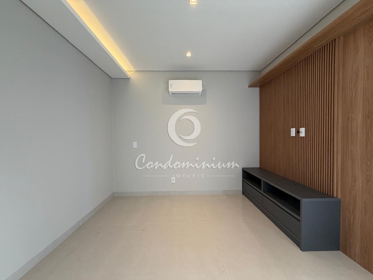 Casa de Condomínio com 3 quartos à venda, 228m² — foto 3 de 29
