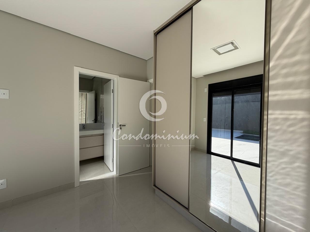 Casa de Condomínio com 3 quartos à venda, 228m² — foto 17 de 29