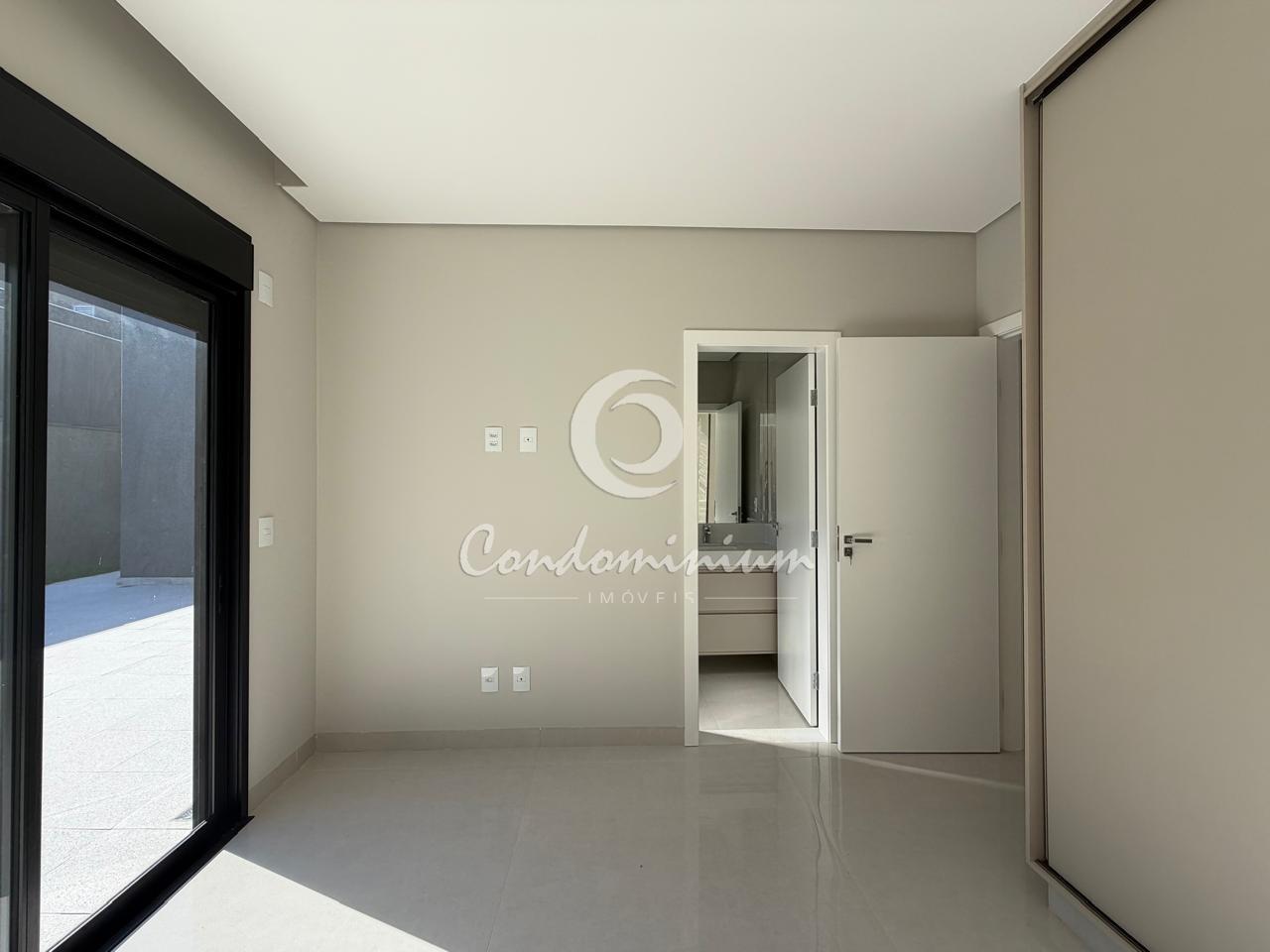 Casa de Condomínio com 3 quartos à venda, 228m² — foto 22 de 29