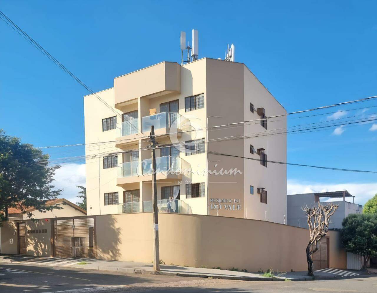 Apartamento com 2 quartos à venda, 60m² — foto 1 de 19