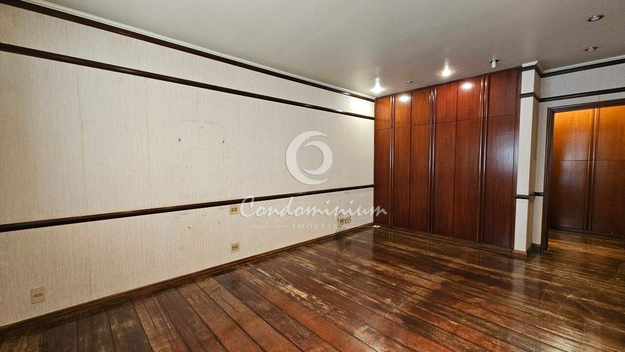 Casa com 5 quartos à venda, 700m² — foto 15 de 30