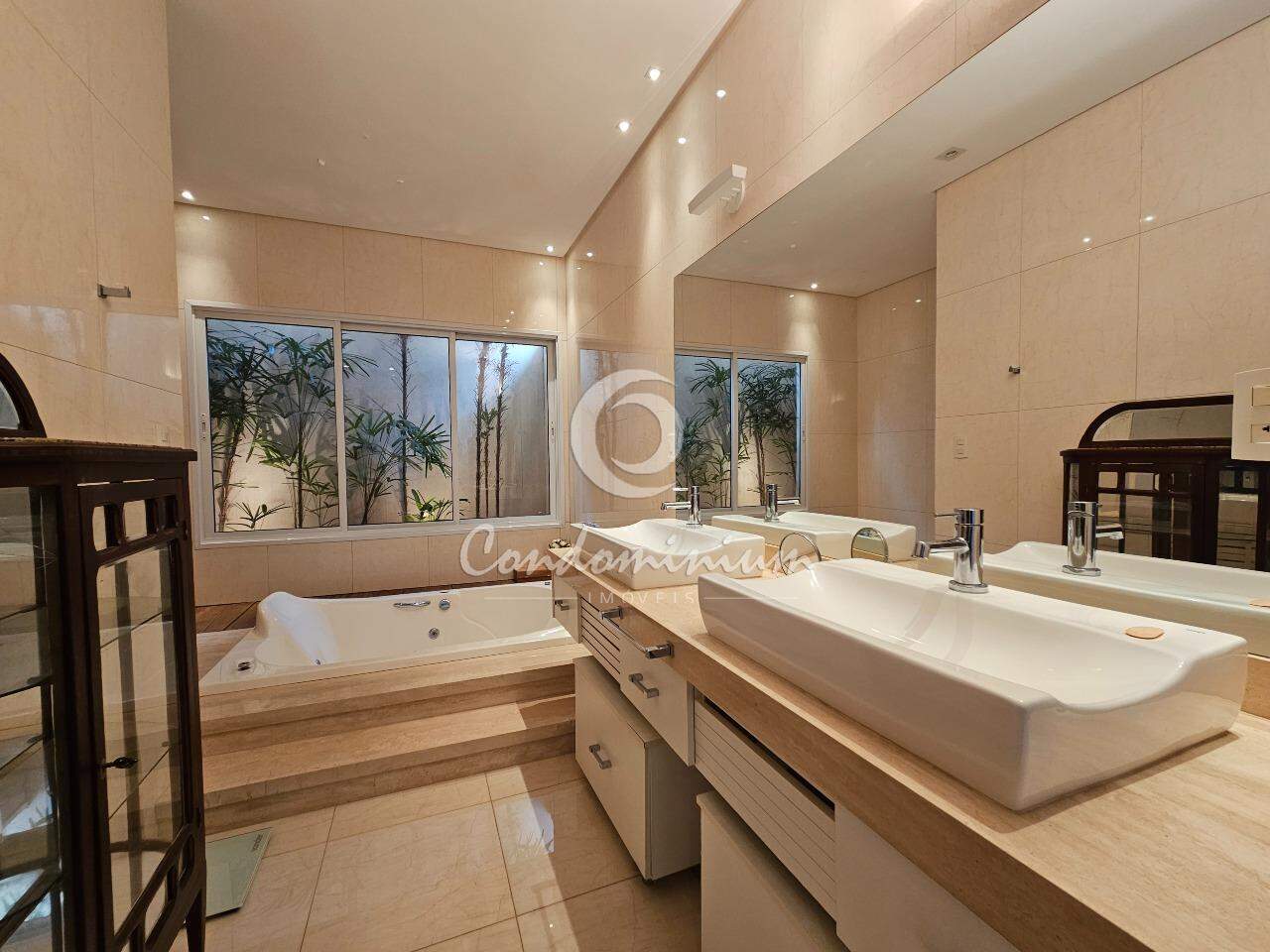 Casa de Condomínio com 4 quartos para aluguel, 377m² — foto 24 de 40