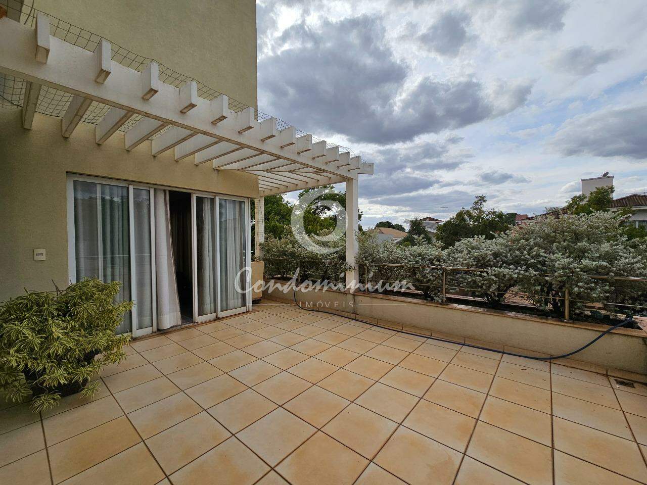 Casa de Condomínio com 4 quartos para aluguel, 377m² — foto 21 de 40