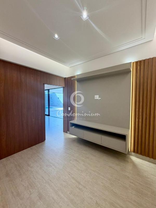 Casa de Condomínio com 3 quartos à venda, 240m² — foto 9 de 32