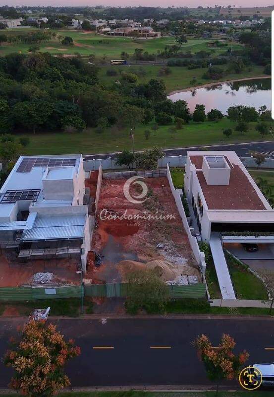 Terreno / Lote / Condomínio  à venda, 762m² — foto 1 de 30