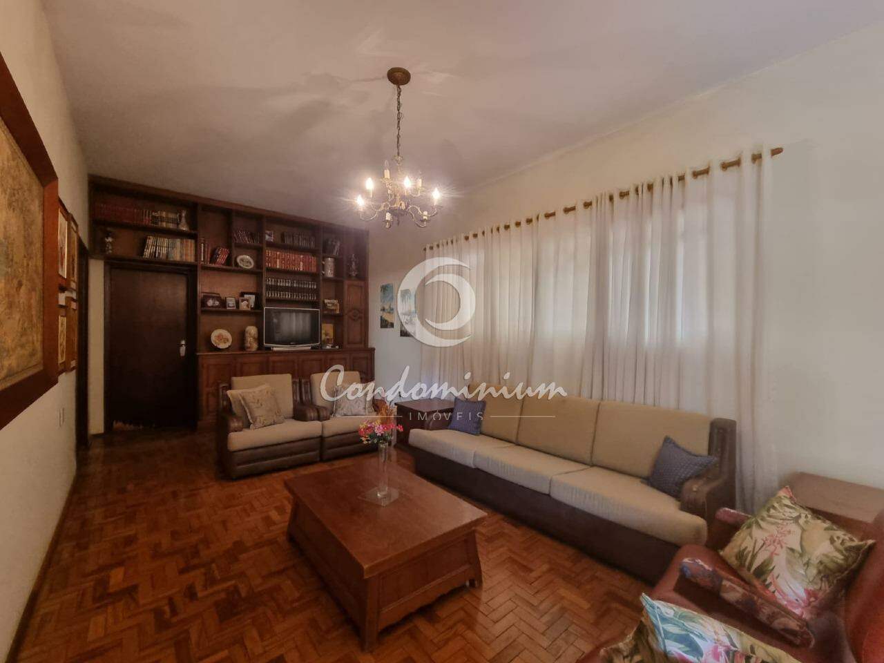 Casa com 3 quartos à venda, 250m² — foto 3 de 19