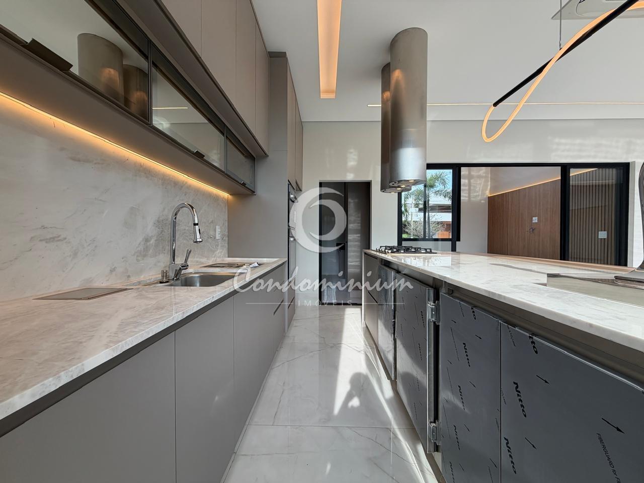 Casa de Condomínio com 4 quartos à venda, 300m² — foto 7 de 49