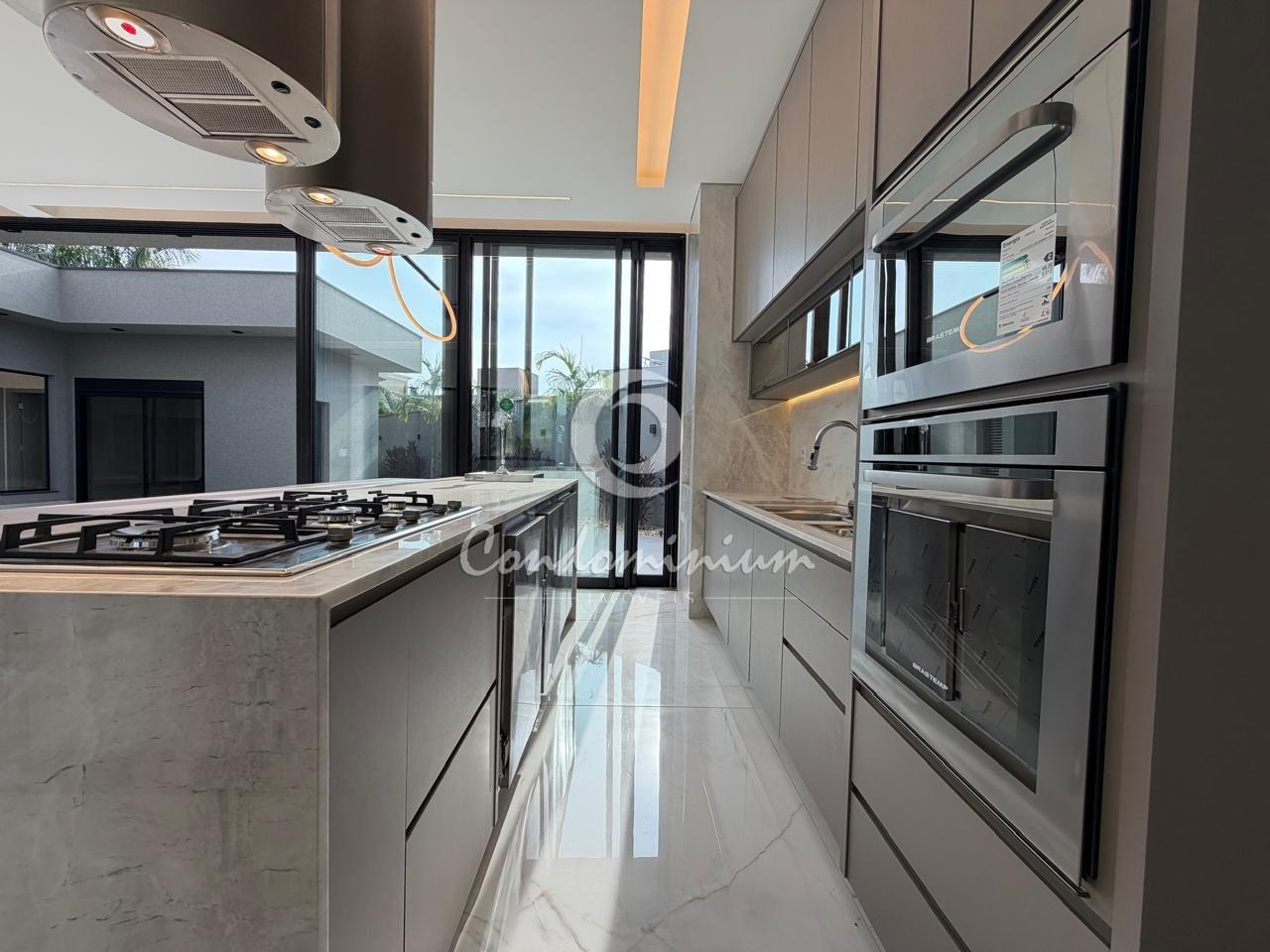 Casa de Condomínio com 4 quartos à venda, 300m² — foto 8 de 49