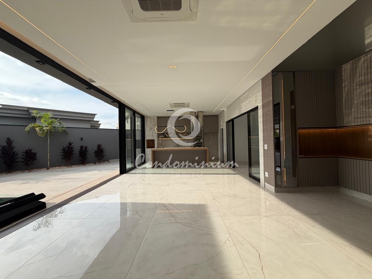 Casa de Condomínio com 4 quartos à venda, 300m² — foto 3 de 49