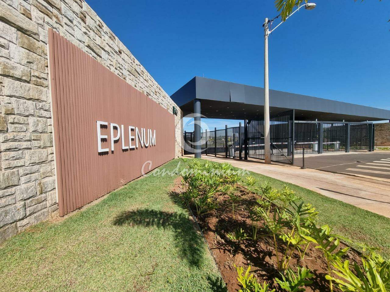 Terreno / Lote / Condomínio  à venda, 242m² — foto 1 de 4