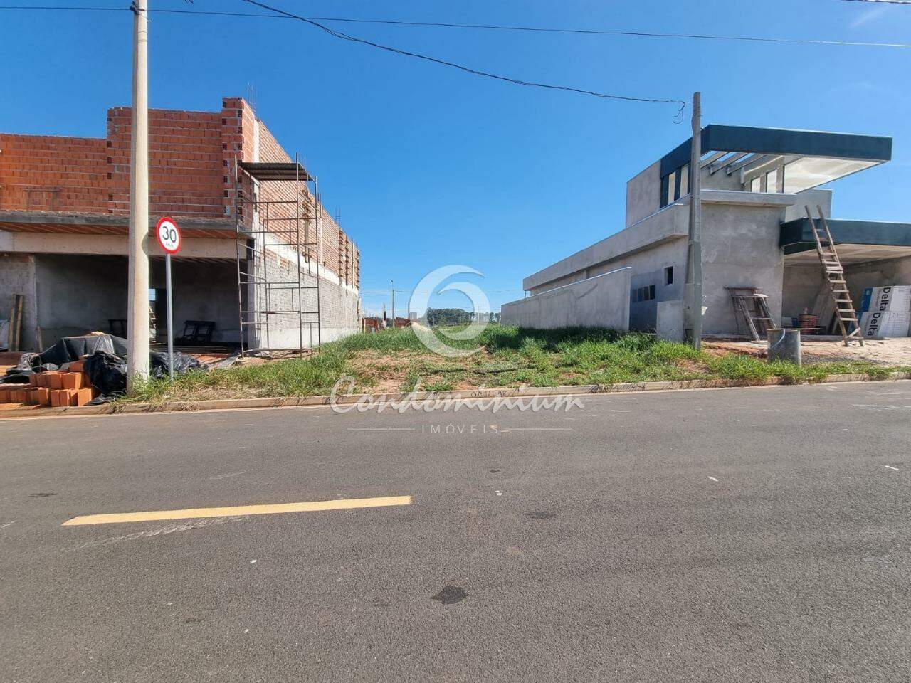 Terreno / Lote / Condomínio  à venda, 242m² — foto 2 de 4