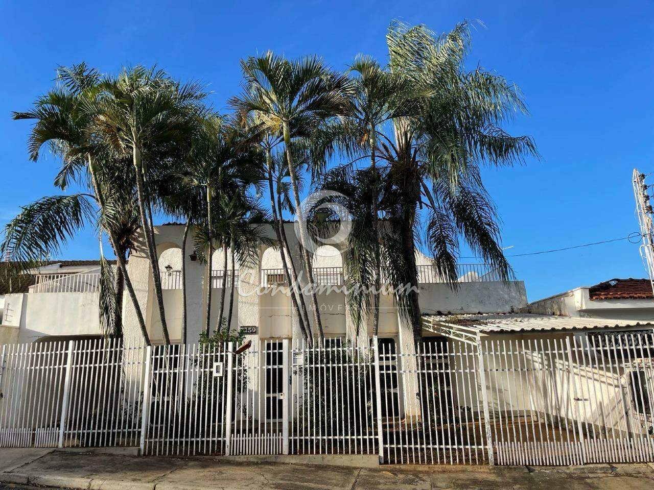Casa com 3 quartos à venda, 253m² — foto 1 de 26