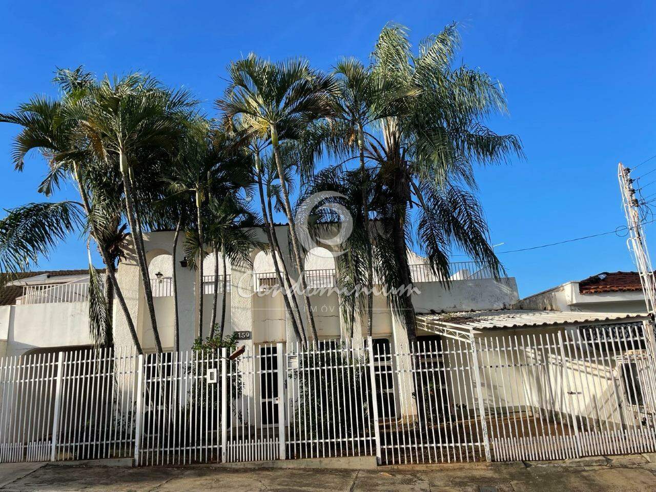 Casa com 3 quartos à venda, 253m² — foto 2 de 26