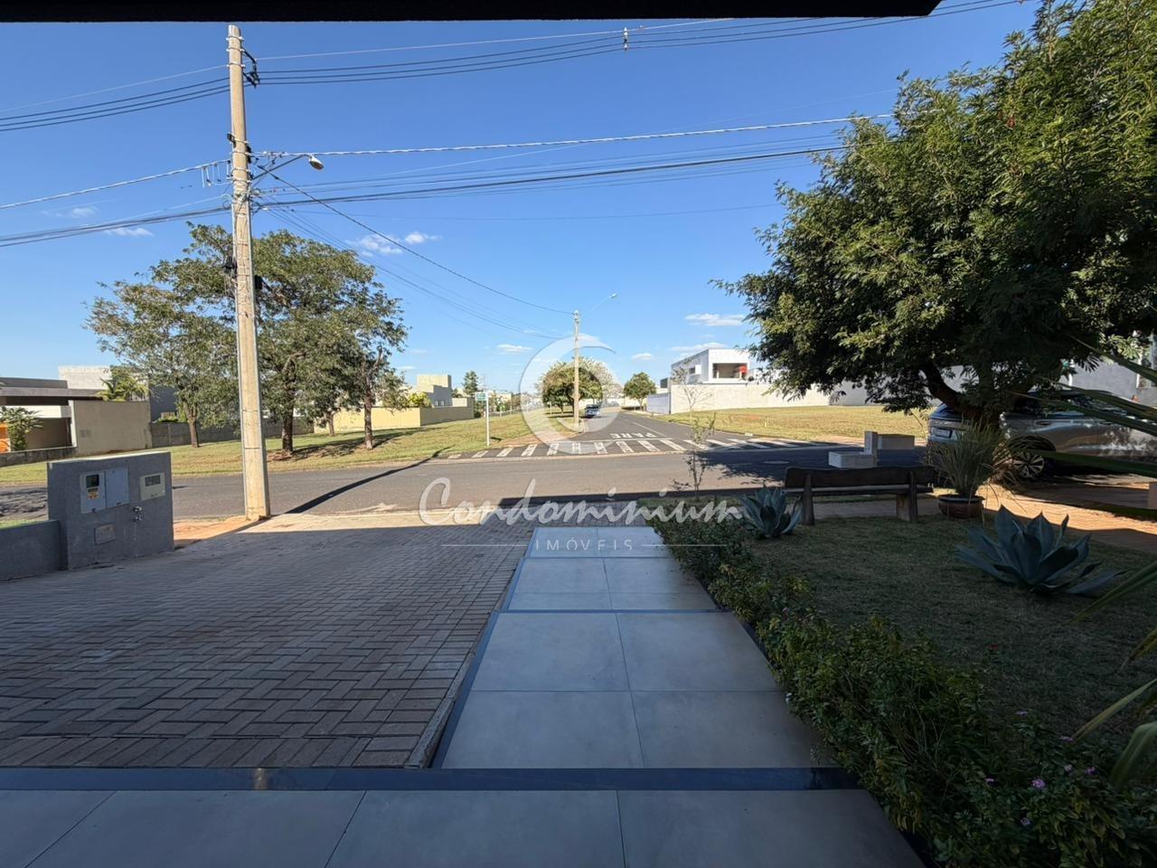 Casa de Condomínio com 4 quartos à venda, 208m² — foto 3 de 41