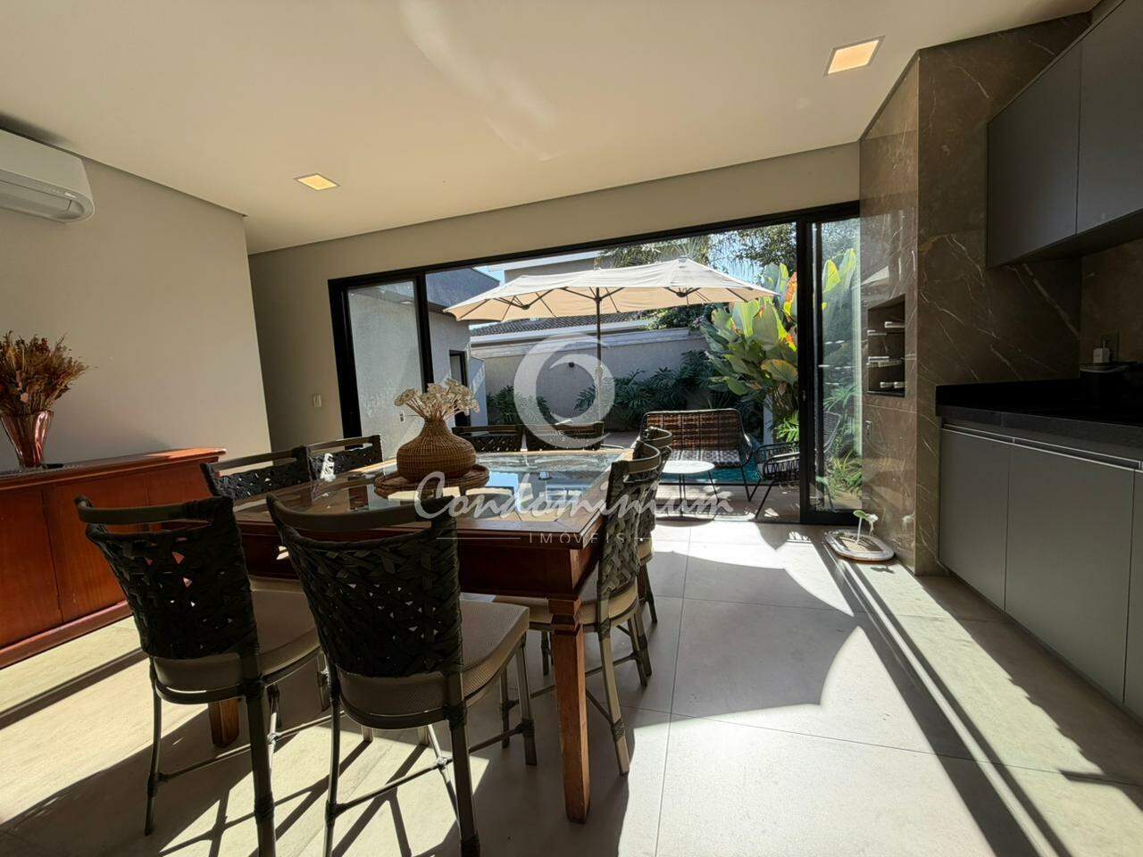 Casa de Condomínio com 4 quartos à venda, 208m² — foto 8 de 41