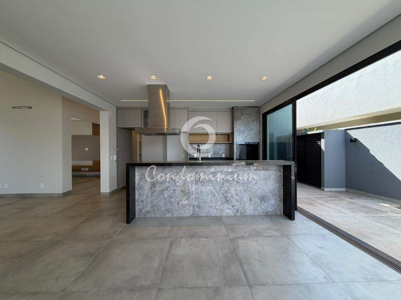 Casa de Condomínio com 3 quartos à venda, 240m² — foto 7 de 37