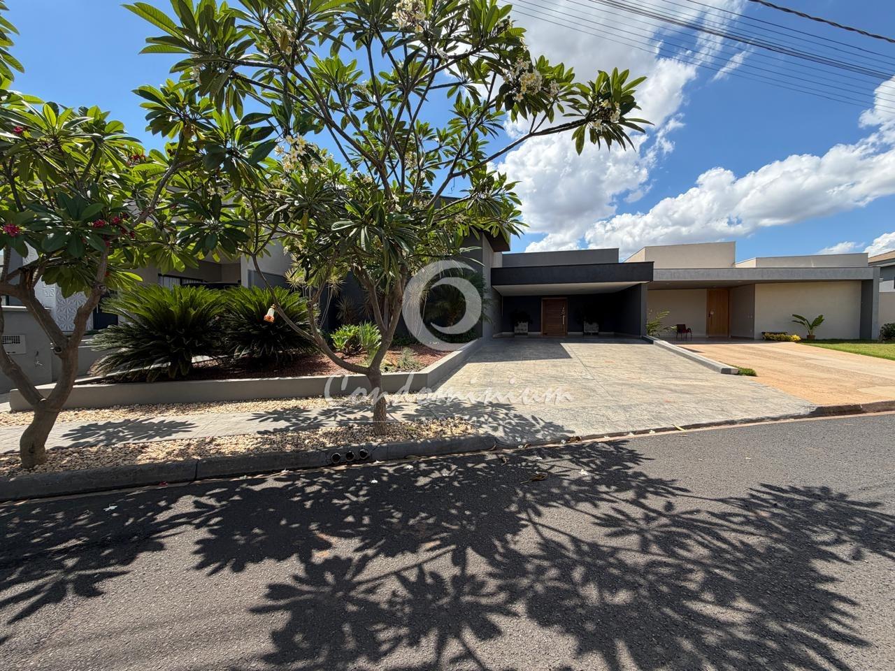 Casa de Condomínio com 4 quartos à venda, 260m² — foto 2 de 45