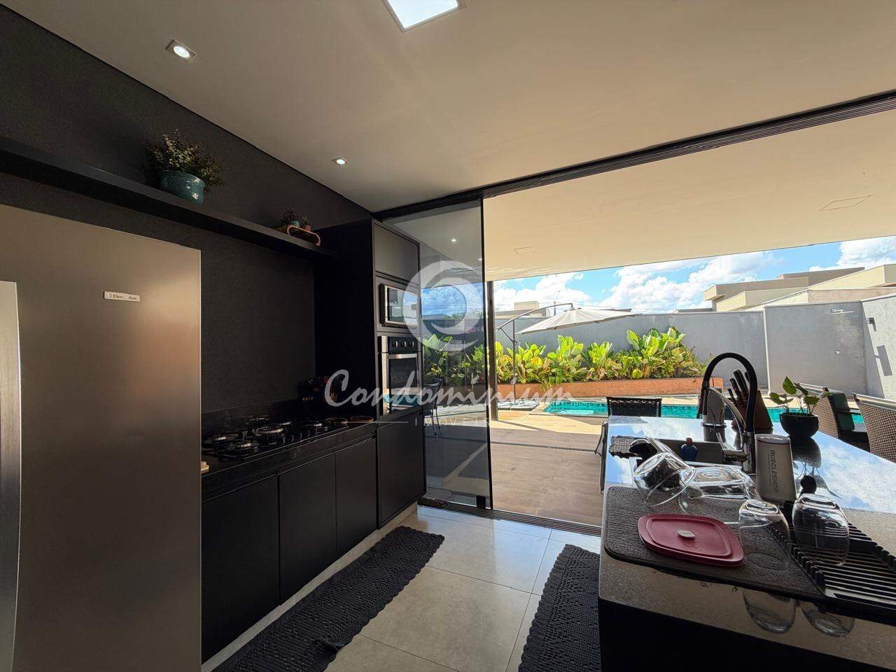 Casa de Condomínio com 4 quartos à venda, 260m² — foto 12 de 45
