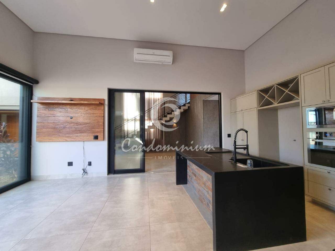 Casa de Condomínio com 4 quartos para aluguel, 316m² — foto 22 de 37