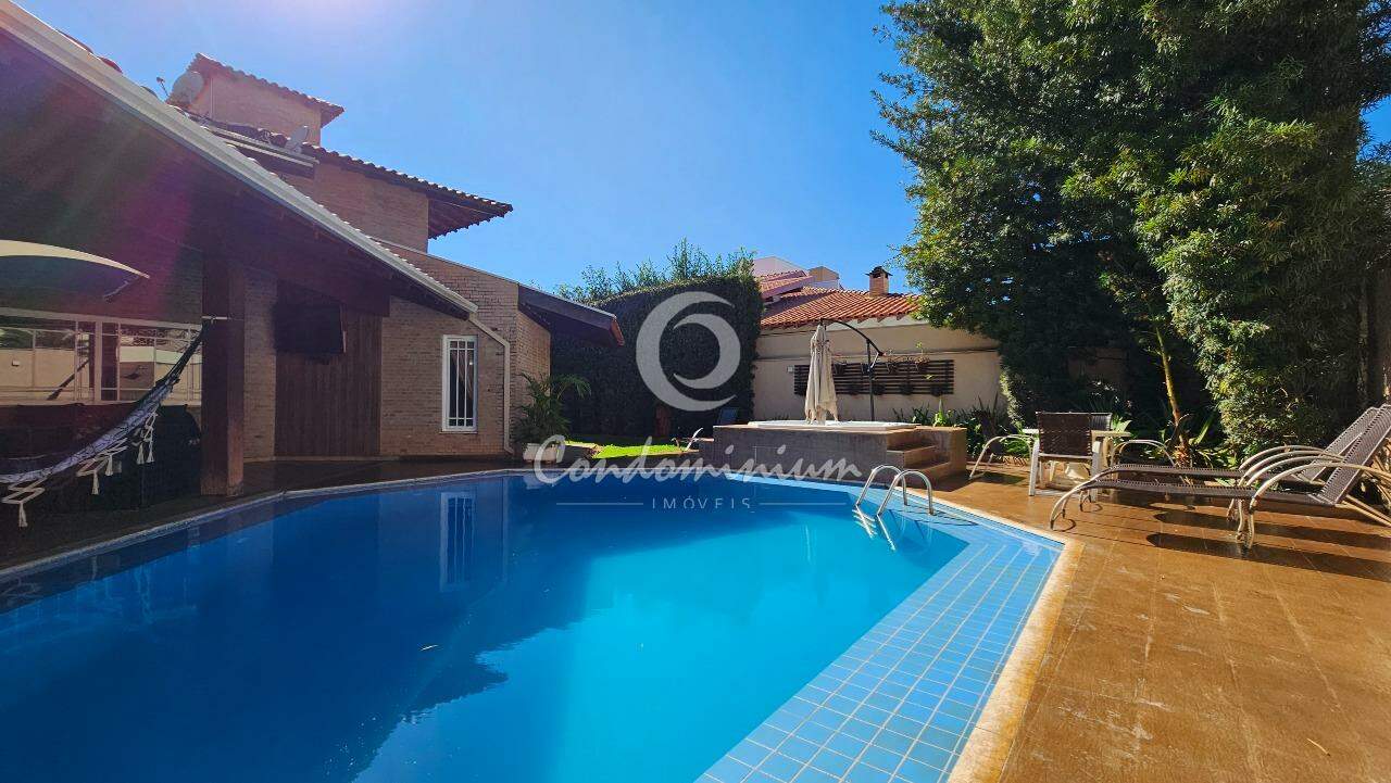 Casa de Condomínio com 3 quartos à venda, 460m² — foto 1 de 35
