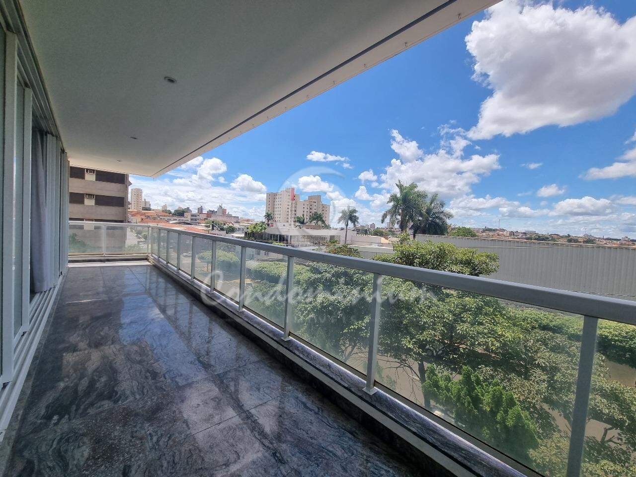 Apartamento com 4 quartos à venda, 270m² — foto 1 de 22