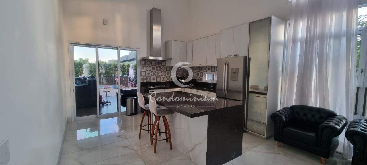 Casa de Condomínio com 3 quartos à venda, 250m² — foto 10 de 39