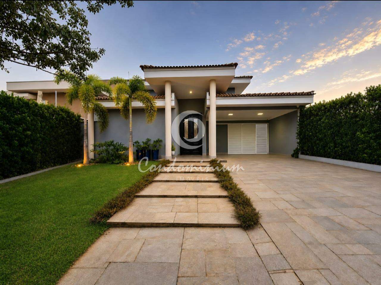 Casa de Condomínio com 3 quartos à venda, 250m² — foto 1 de 39