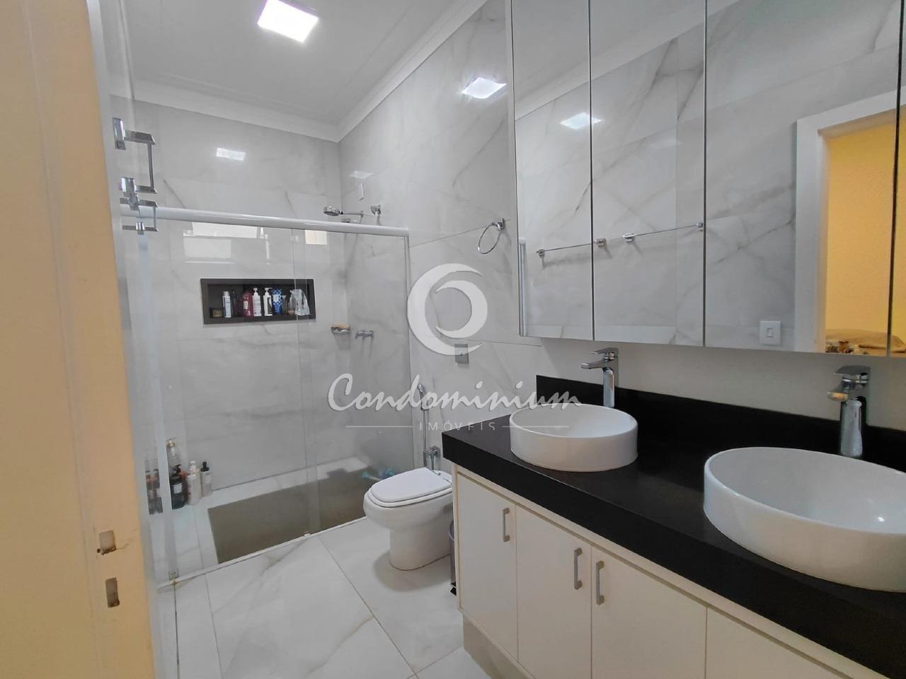 Casa de Condomínio com 3 quartos à venda, 250m² — foto 16 de 39