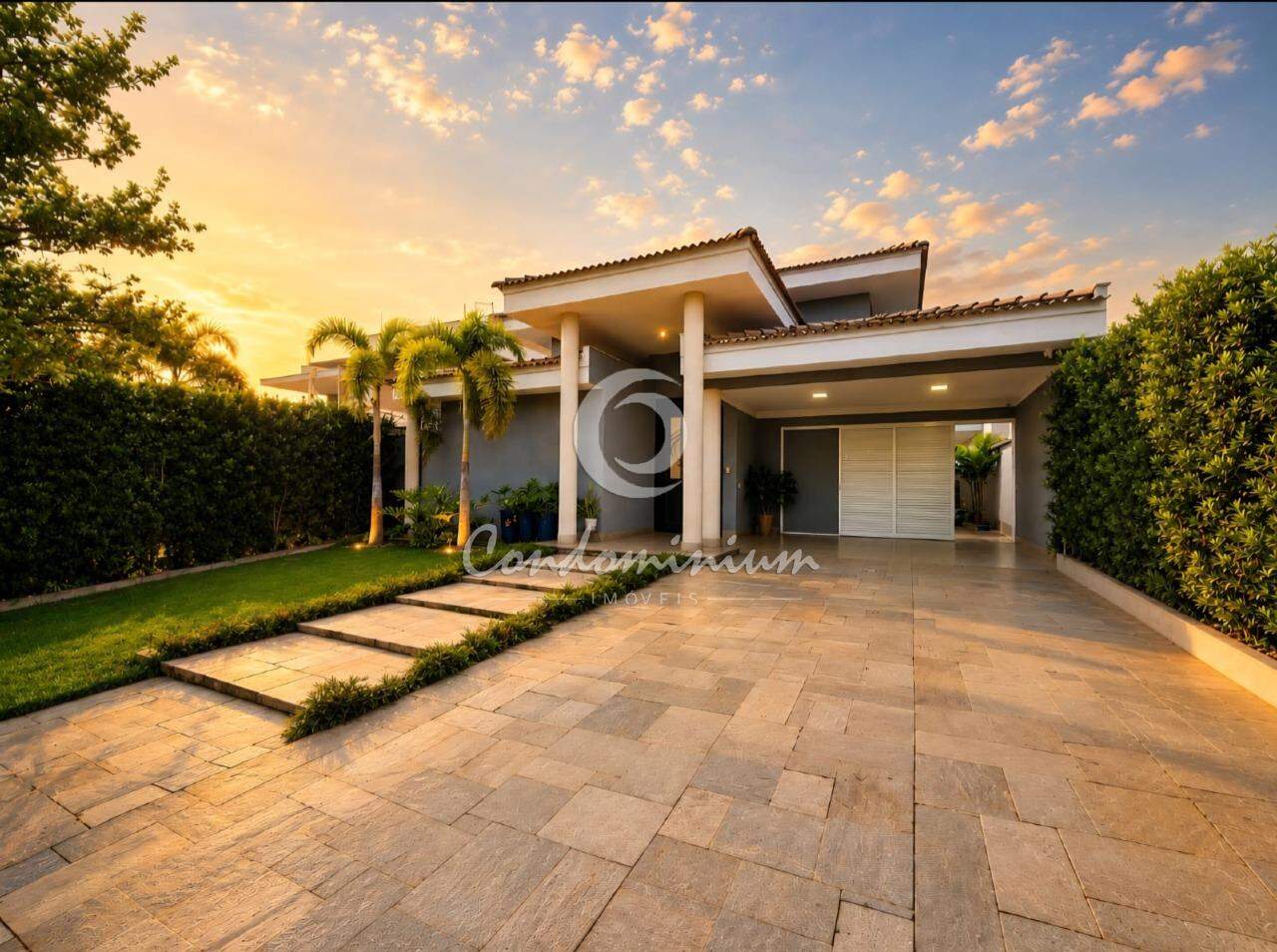 Casa de Condomínio com 3 quartos à venda, 250m² — foto 2 de 39