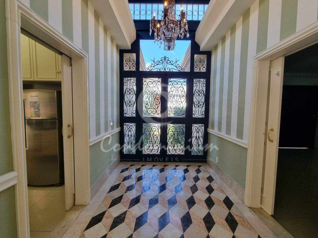 Casa de Condomínio com 3 quartos à venda, 280m² — foto 2 de 38