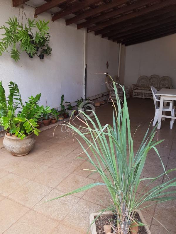Casa com 3 quartos à venda, 300m² — foto 2 de 22