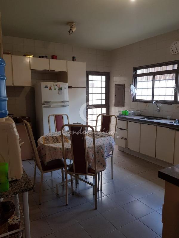 Casa com 3 quartos à venda, 300m² — foto 8 de 22