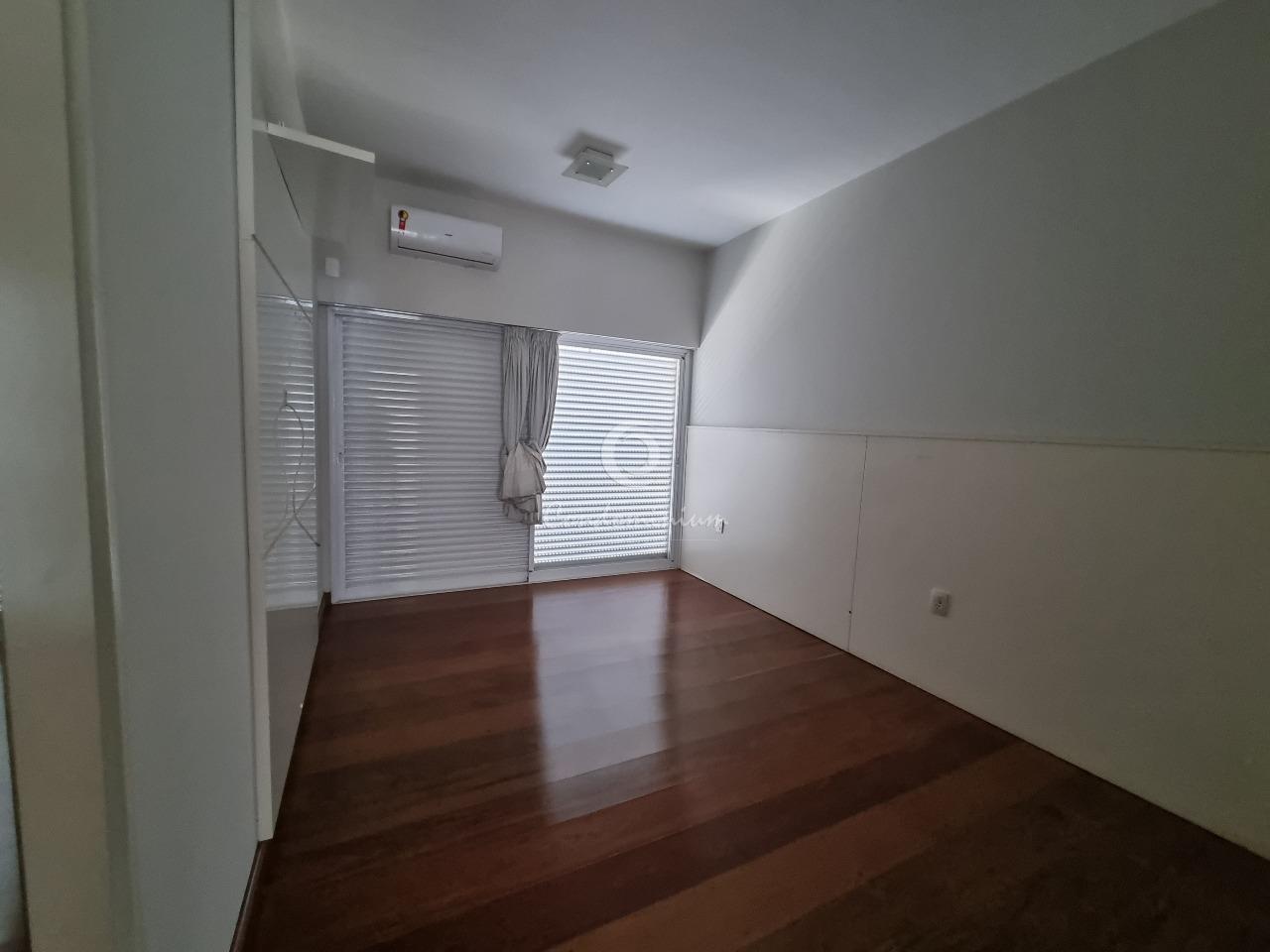 Apartamento com 4 quartos à venda, 270m² — foto 18 de 29